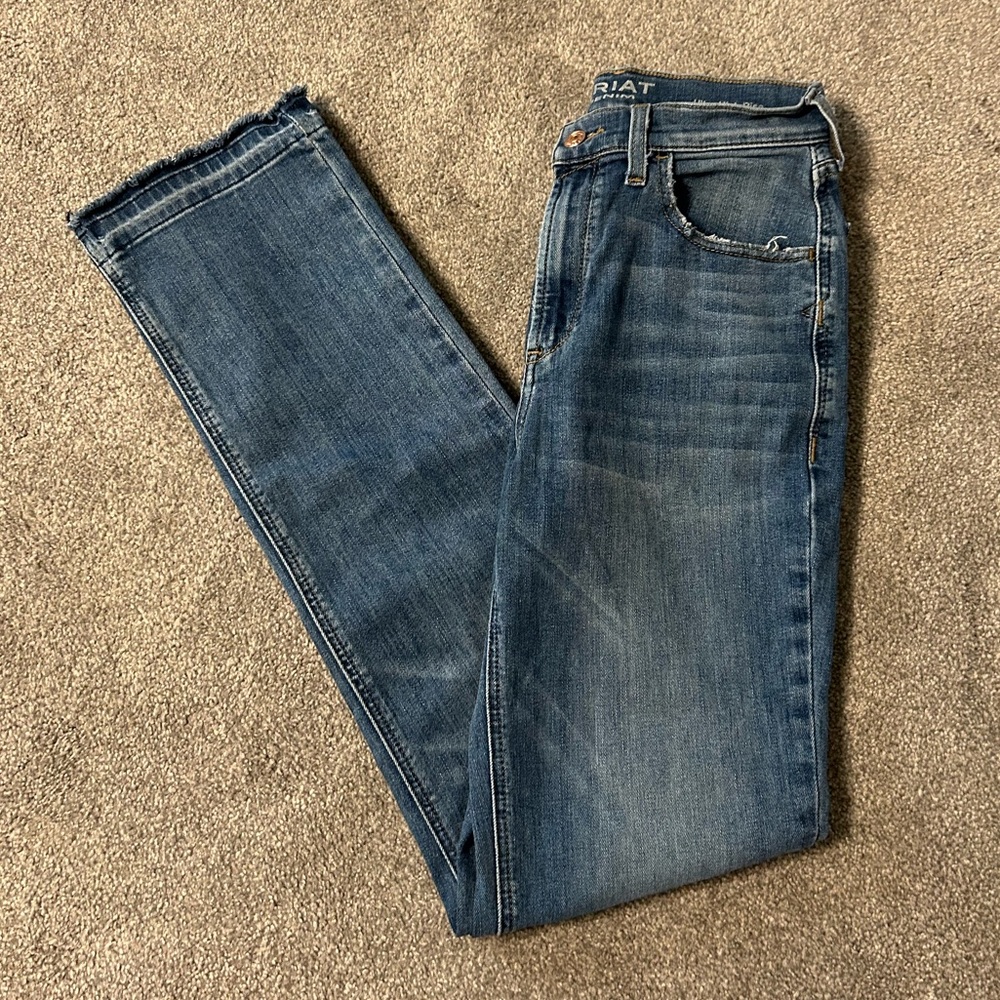 Ariat Ultra High Rise Relaxed Straight Jeans!!